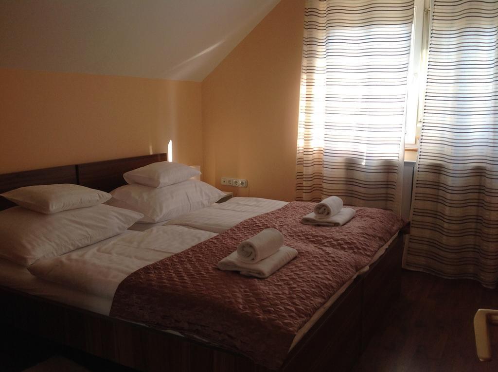 Attila Apartmanhaz Hotel Hévíz Værelse billede